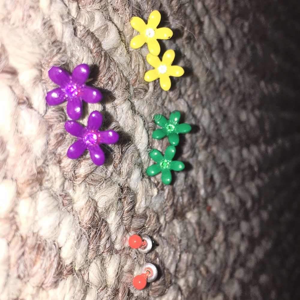 4 different colorful earrings